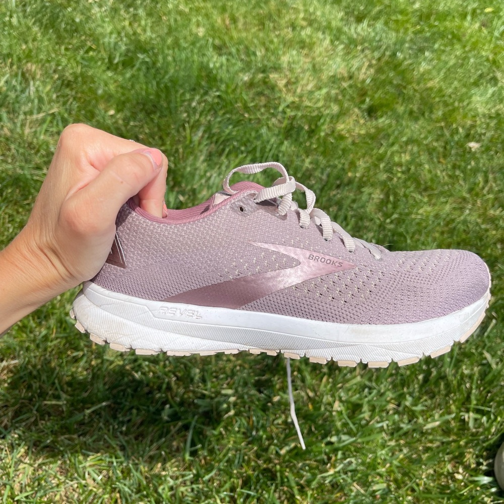 Brooks Mauve Revel 4 Sneaker Size 6.5